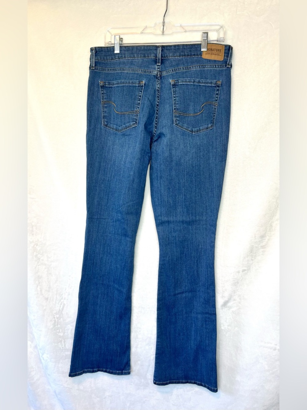 ⭐️ Levi’s Mid Rise Bootcut Jeans - Picture 2 of 8